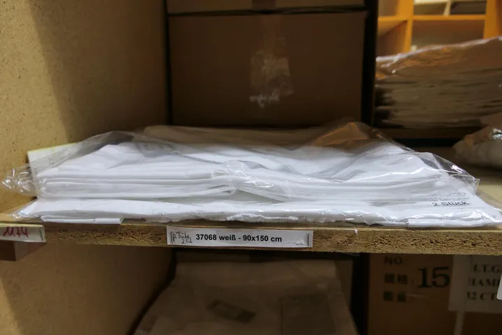 Konvolut Textil/Material Umfang: 1x Fachinhalt / verschiedene Größen / verschiedene Varianten